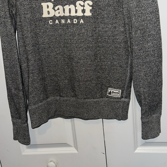 Roots Banff Canada heathered gray scoop neck sweatshirt w/Banff logo cream, S/P - Picture 2 of 6